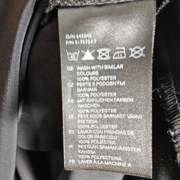 H&M Black Mini Dress V Neck Front Zipper Lightweight Size 12 - Picture 7 of 8